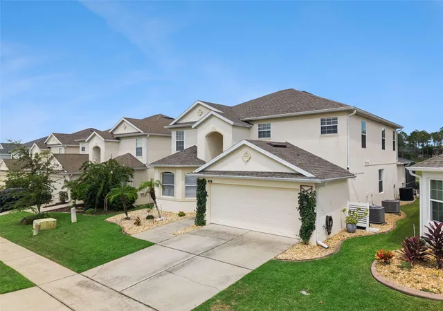 Photo 3 of Single family home for sale at 240 Higher Combe Dr, Davenport, FL 33897 | MLS# S5156941 | Listing updated on 2026-10-02