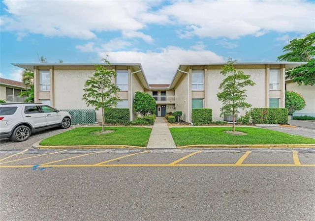 Photo 1 of Condo for sale at 2121 Wood St #113, Sarasota, FL 34237 | MLS# A4705078 | Listing updated on 2026-09-05