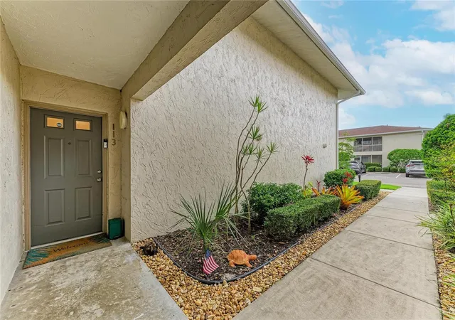 Photo 3 of Condo for sale at 2121 Wood St #113, Sarasota, FL 34237 | MLS# A4705078 | Listing updated on 2026-09-05
