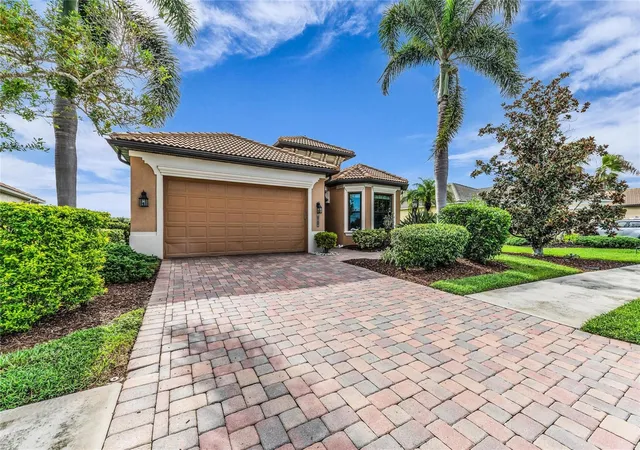 Photo 4 of Single family home for sale at 20110 Granlago Dr, Venice, FL 34293 | MLS# N6145615 | Listing updated on 2026-10-06