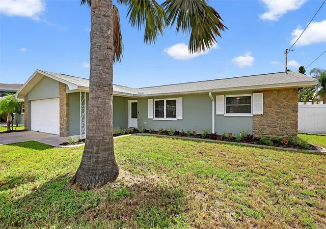 Photo 3 of Single family home for sale at 2175 Edythe Dr, Dunedin, FL 34698 | MLS# W7889218 | Listing updated on 2026-09-21