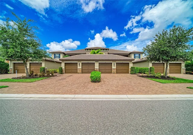 Listing Photo 4 - Condo for sale in building located at 13815 Messina Loop, BRADENTON, FL 34211 - Unit #101