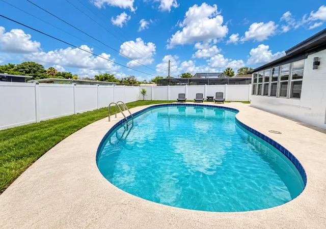 Photo 2 of Single family home for sale at 118 Upsala Rd, Sanford, FL 32771 | MLS# O6439230 | Listing updated on 2026-09-29