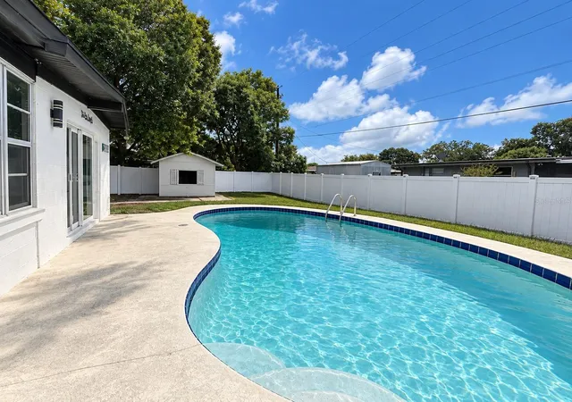 Photo 3 of Single family home for sale at 118 Upsala Rd, Sanford, FL 32771 | MLS# O6439230 | Listing updated on 2026-09-29