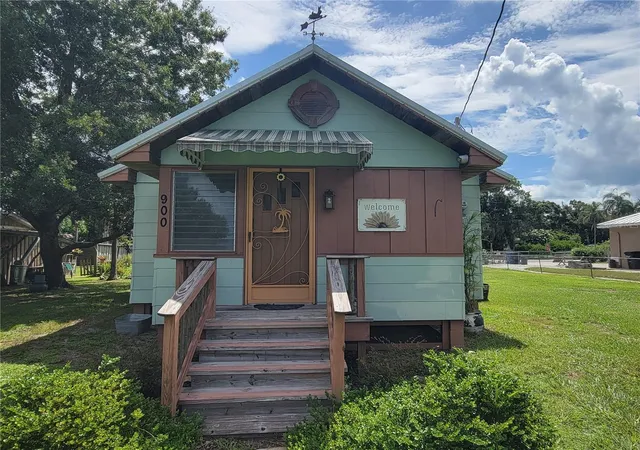 Photo 1 of Single family home for sale at 900 Bokhara Pl, Sarasota, FL 34232 | MLS# A4705089 | Listing updated on 2026-09-06