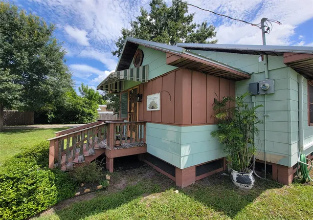 Photo 4 of Single family home for sale at 900 Bokhara Pl, Sarasota, FL 34232 | MLS# A4705089 | Listing updated on 2026-09-06