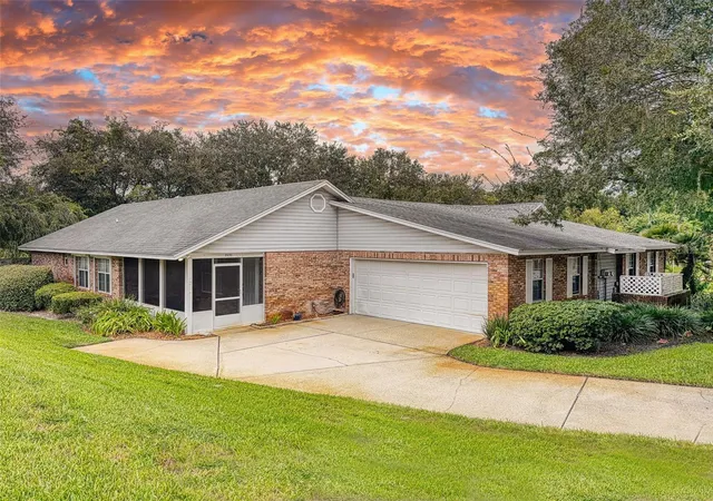 Photo 3 of Single family home for sale at 2490 S Glen Eagles Dr, Deland, FL 32724 | MLS# V4951129 | Listing updated on 2026-10-03