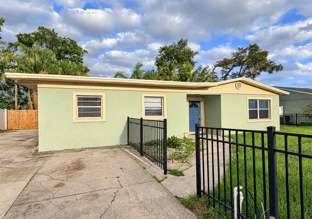 Photo 2 of Single family home for sale at 661 Encino Way, Altamonte Springs, FL 32714 | MLS# O6439249 | Listing updated on 2026-09-19