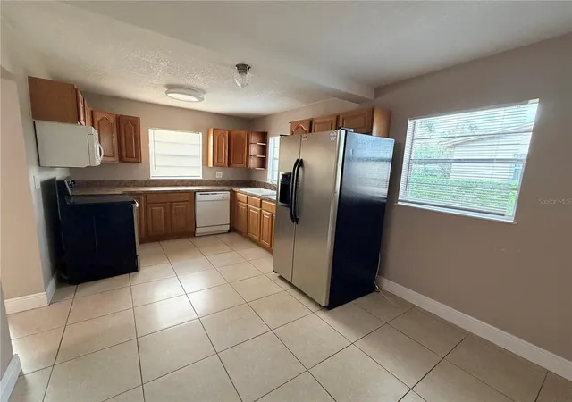 Photo 4 of Single family home for sale at 661 Encino Way, Altamonte Springs, FL 32714 | MLS# O6439249 | Listing updated on 2026-09-19