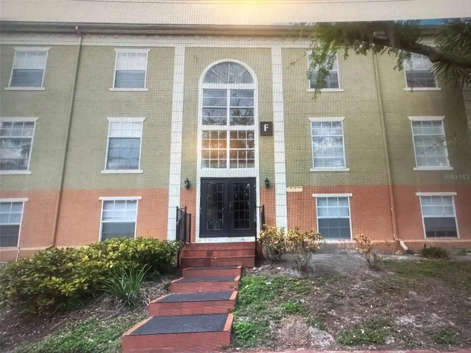Listing Photo 1 - Condo for sale in 4007 Versailles Dr located at 4007 Versailles Dr, ORLANDO, FL 32808 - Unit #4007F