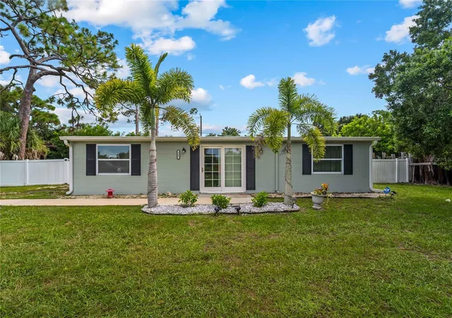 Photo 1 of Single family home for sale at 565 Elliot St, Englewood, FL 34223 | MLS# N6145617 | Listing updated on 2026-09-06