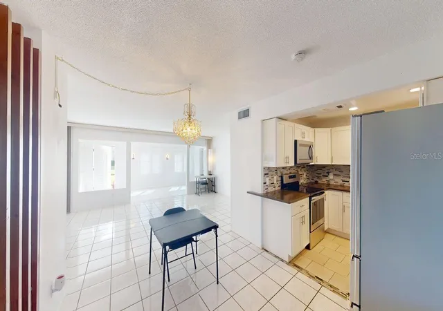 Photo 3 of Condo for sale at 3670 Pinecrest St #111, Sarasota, FL 34232 | MLS# R4911927 | Listing updated on 2026-09-22