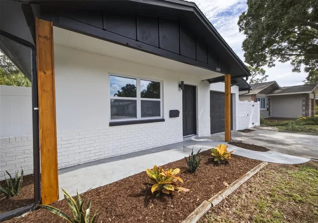 Photo 3 of Single family home for sale at 209 Se Monroe Cir N, Saint Petersburg, FL 33703 | MLS# TB8545658 | Listing updated on 2026-10-22