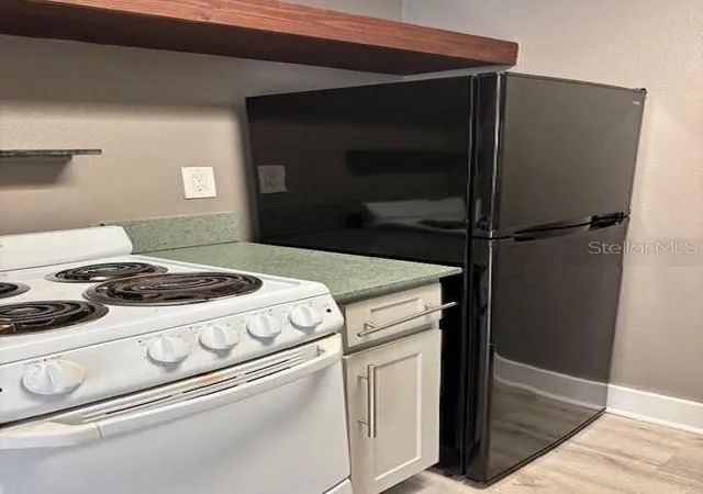 Listing Photo 3 - Condo for sale in building located at 4127 Dolphin Dr, TAMPA, FL 33617 - Unit #4127