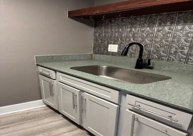 Listing Photo 4 - Condo for sale in building located at 4127 Dolphin Dr, TAMPA, FL 33617 - Unit #4127