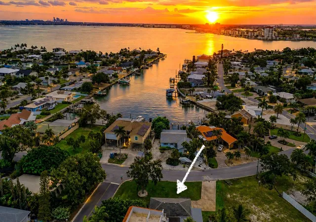 Photo 2 of Single family home for sale at 3982 Poinsettia Dr, St Pete Beach, FL 33706 | MLS# TB8545680 | Listing updated on 2026-09-30