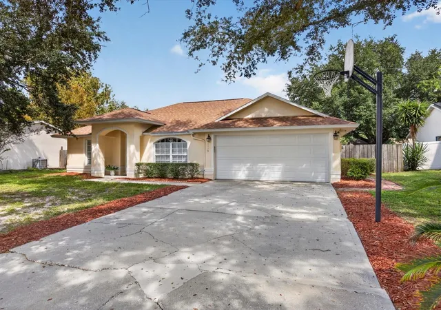 Photo 2 of Single family home for sale at 1119 Kenworth Dr, Apopka, FL 32712 | MLS# O6439281 | Listing updated on 2026-09-29