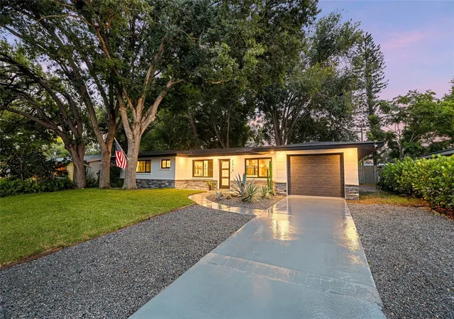 Photo 1 of Single family home for sale at 2410 Valencia Dr, Sarasota, FL 34239 | MLS# A4705120 | Listing updated on 2026-09-05