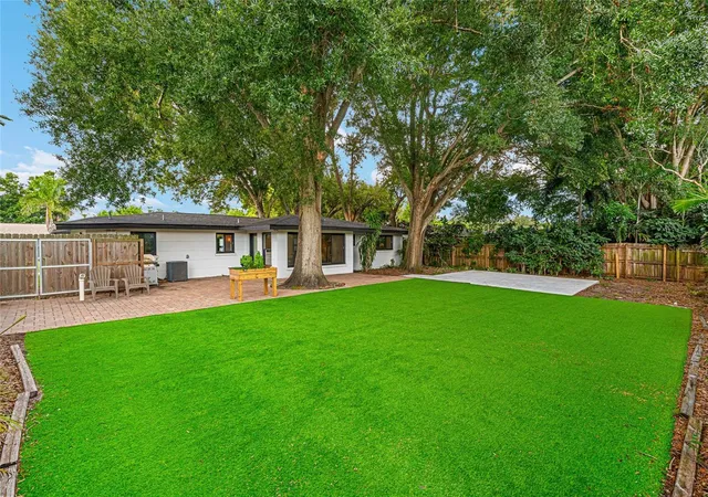Photo 4 of Single family home for sale at 2410 Valencia Dr, Sarasota, FL 34239 | MLS# A4705120 | Listing updated on 2026-09-05