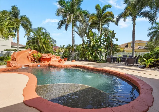 Photo 3 of Single family home for sale at 1729 Pinyon Pine Dr, Sarasota, FL 34240 | MLS# A4705126 | Listing updated on 2026-09-12