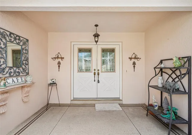 Photo 3 of Sale Pending at 1708 Palo Alto Ave, Lady Lake, FL 32159 | MLS# O6439295 | Listing updated on 2026-10-03