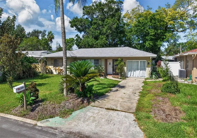 Photo 1 of Single family home for sale at 11598 Oval Dr W, Largo, FL 33774 | MLS# TB8545722 | Listing updated on 2026-10-02