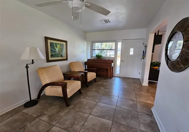 Photo 3 of Single family home for sale at 11598 Oval Dr W, Largo, FL 33774 | MLS# TB8545722 | Listing updated on 2026-10-02