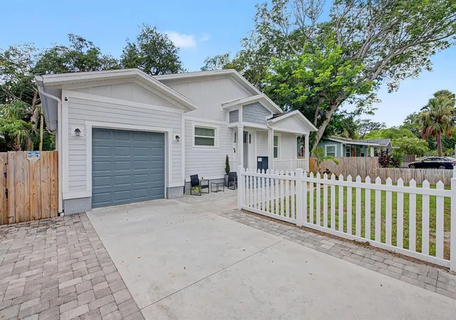 Photo 2 of Single family home for sale at 224 W Emily St, Tampa, FL 33603 | MLS# TB8545723 | Listing updated on 2026-09-08