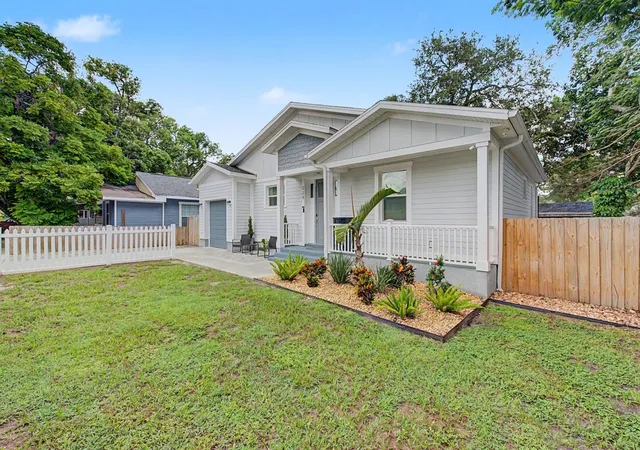 Photo 3 of Single family home for sale at 224 W Emily St, Tampa, FL 33603 | MLS# TB8545723 | Listing updated on 2026-09-08