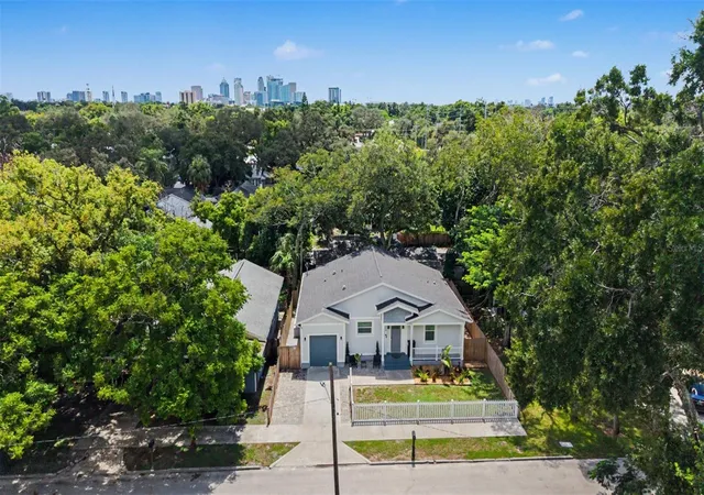 Photo 4 of Single family home for sale at 224 W Emily St, Tampa, FL 33603 | MLS# TB8545723 | Listing updated on 2026-09-08