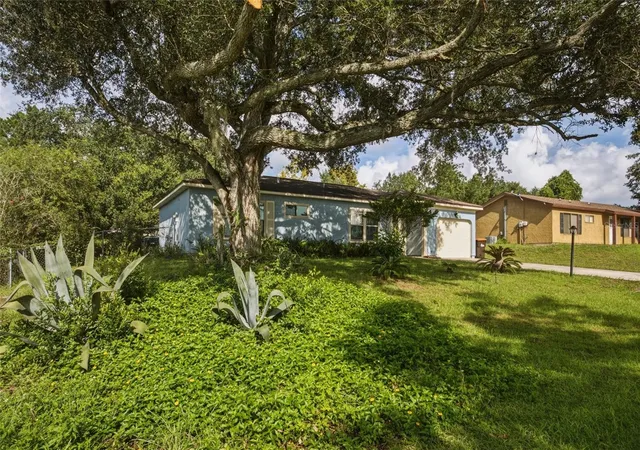 Photo 2 of Single family home for sale at 6 Hickory Trak Way, Ocala, FL 34472 | MLS# OM731731 | Listing updated on 2026-09-19