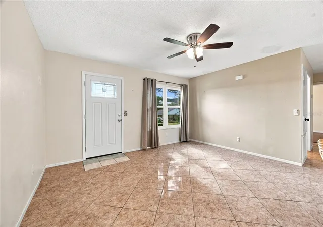 Photo 3 of Single family home for sale at 6 Hickory Trak Way, Ocala, FL 34472 | MLS# OM731731 | Listing updated on 2026-09-19