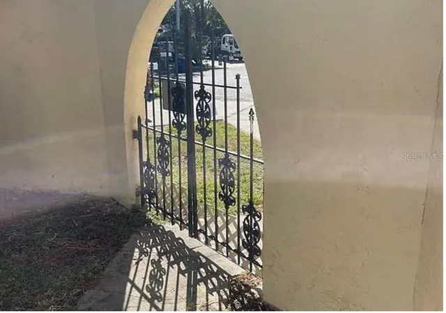 Listing Photo 3 - Condo for sale in building located at 611 61st Ave Ter E, BRADENTON, FL 34203