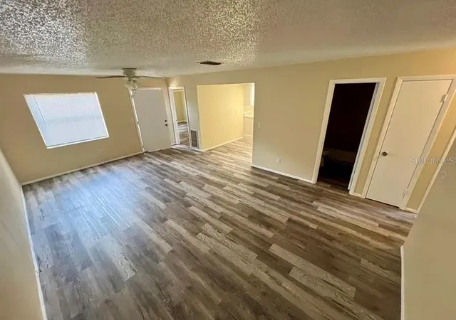 Listing Photo 4 - Condo for sale in building located at 611 61st Ave Ter E, BRADENTON, FL 34203