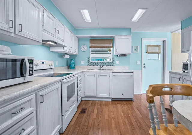 Photo 3 of Manufactured home for sale at 41 Big Oak Ln, Wildwood, FL 34785 | MLS# G5117410 | Listing updated on 2026-09-06