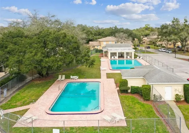Listing Photo 2 - Condo for sale in building located at 6015 Laketree Ln, Temple Terrace, FL 33617 - Unit #E
