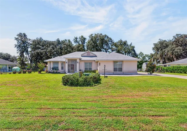 Photo 1 of Single family home for sale at 129 Bahia Tr, Ocala, FL 34472 | MLS# OM731740 | Listing updated on 2026-09-05