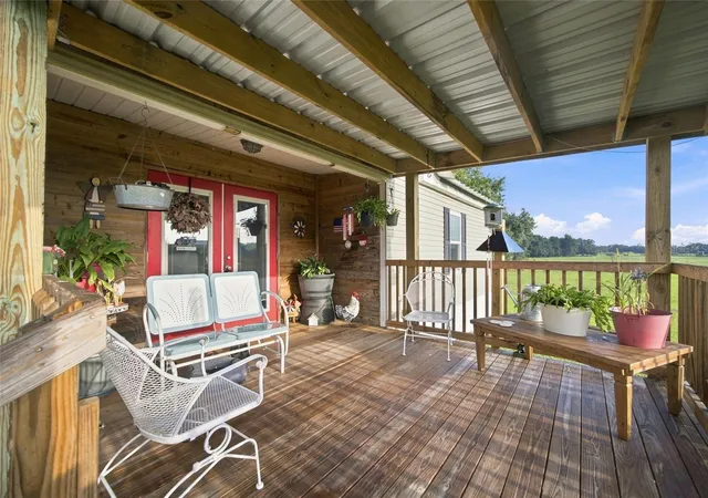 Photo 3 of Manufactured home for sale at 3102 Porter Rd, Lithia, FL 33547 | MLS# TB8545783 | Listing updated on 2026-09-20
