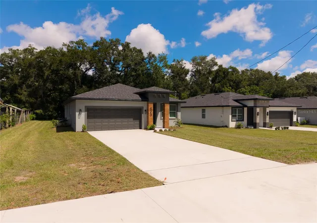 Photo 1 of Single family home for sale at 423 E 13th Street, Apopka, FL 32703 | MLS# O6439363 | Listing updated on 2026-10-06