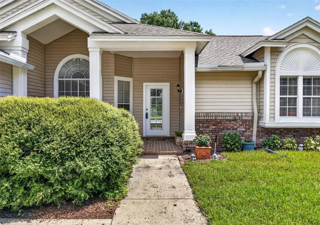 Photo 3 of Single family home for sale at 3318 Silverpond Dr, Plant City, FL 33566 | MLS# TB8545809 | Listing updated on 2026-09-09