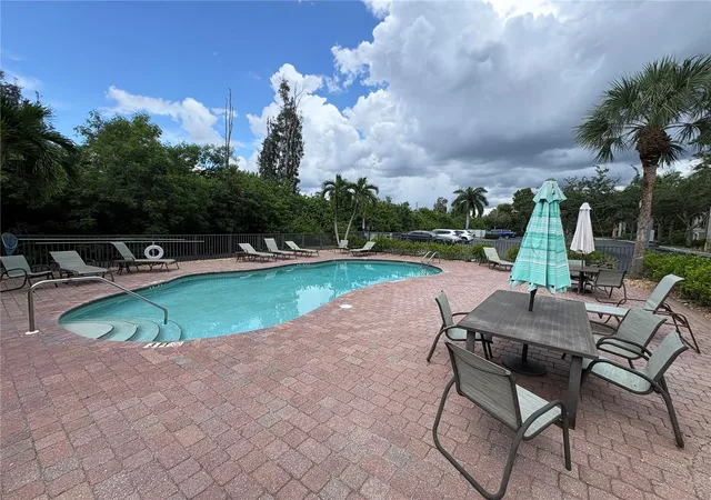 Listing Photo 3 - Condo for sale in building located at 10031 Lake Cvs Dr, Fort Myers, FL 33908 - Unit #201