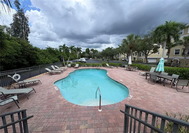 Listing Photo 4 - Condo for sale in building located at 10031 Lake Cvs Dr, Fort Myers, FL 33908 - Unit #201