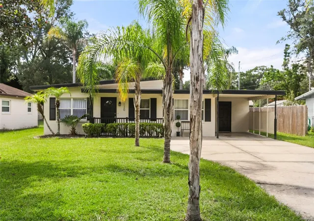 Photo 3 of Sale Pending at 520 Oakhurst St, Altamonte Springs, FL 32701 | MLS# O6439374 | Listing updated on 2026-09-27