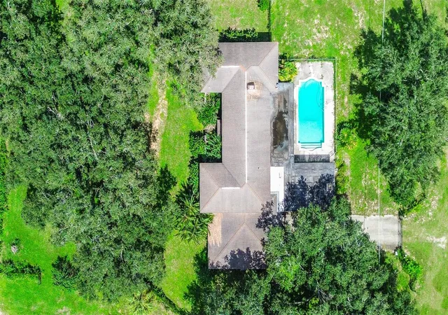 Photo 3 of Single family home for sale at 11327 Carter Grv Ln, Thonotosassa, FL 33592 | MLS# TB8545827 | Listing updated on 2026-10-02