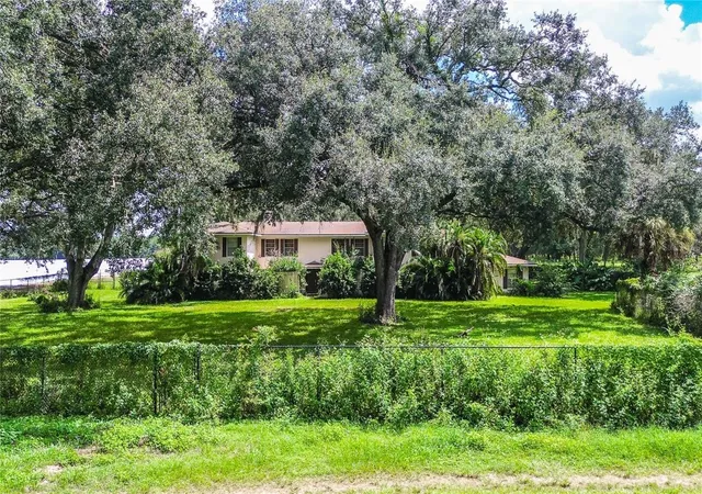 Photo 4 of Single family home for sale at 11327 Carter Grv Ln, Thonotosassa, FL 33592 | MLS# TB8545827 | Listing updated on 2026-10-02