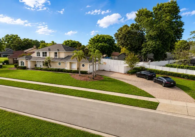 Photo 4 of Single family home for sale at 7903 Palmdale Dr, Orlando, FL 32819 | MLS# O6439378 | Listing updated on 2026-10-01