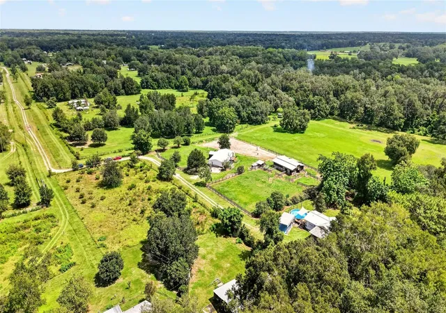 Photo 2 of Manufactured home for sale at 4256 Se 150th Street, Summerfield, FL 34491 | MLS# OM731751 | Listing updated on 2026-09-23