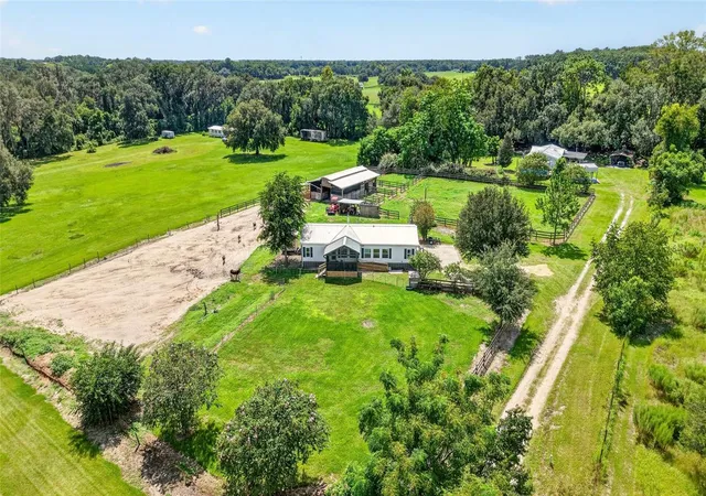 Photo 3 of Manufactured home for sale at 4256 Se 150th Street, Summerfield, FL 34491 | MLS# OM731751 | Listing updated on 2026-09-23