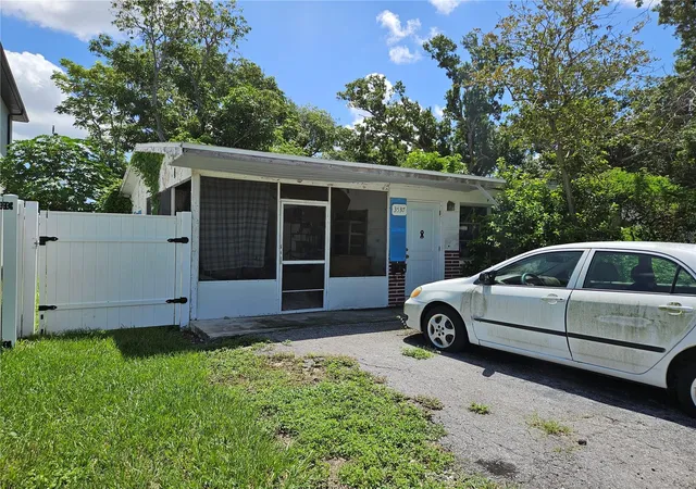 Photo 2 of Single family home for sale at 3537 39th Street N, Saint Petersburg, FL 33713 | MLS# S5156987 | Listing updated on 2026-09-06