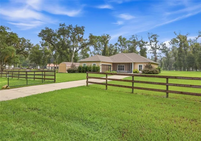 Photo 1 of Single family home for sale at 16 Lakeside Dr, Ocala, FL 34482 | MLS# GC543277 | Listing updated on 2026-09-18